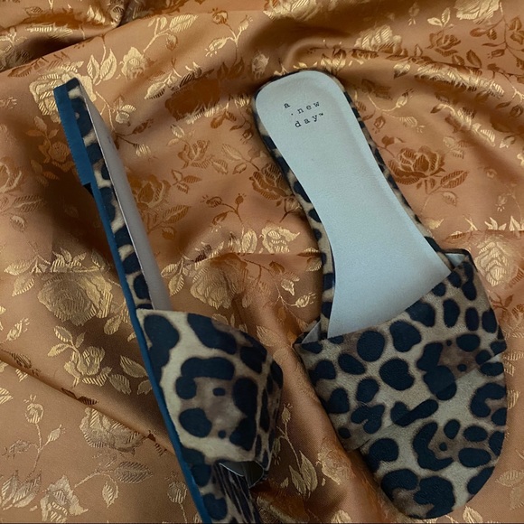 Leopard Slides - Picture 3 of 3